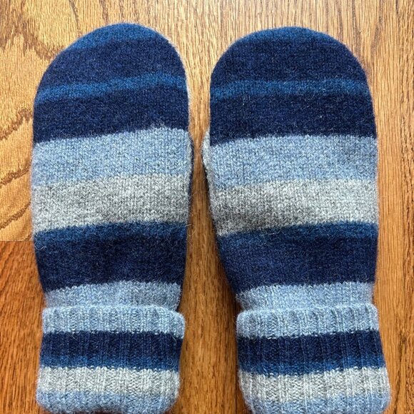 100% Felted Shetland Wool handcrafted Mittens - Navy, Gray, Blue Strip - Picture 3 of 6